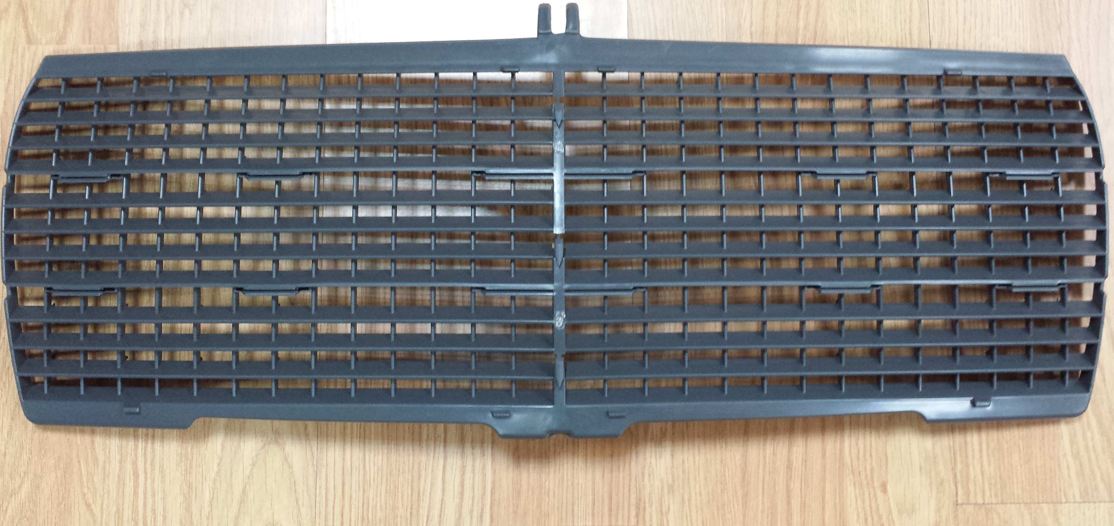 MERCEDES W201 82-*GRELHA (PLASTICA)(FAVO) - 