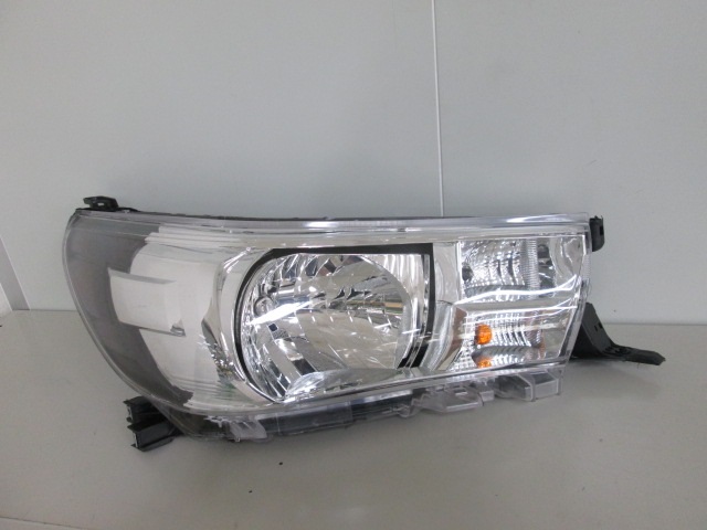 TOYOTA HILUX 16-*FAROL DRT ELECT (H4) - 