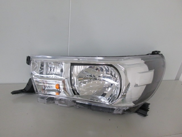 TOYOTA HILUX 16-*FAROL ESQ ELECT (H4) - 